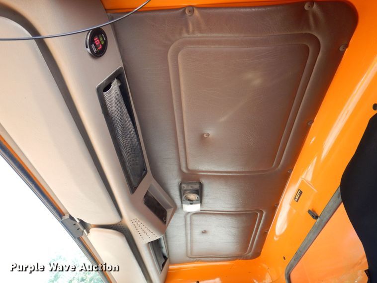 image for item DP5579 2000 International 4900  dump truck