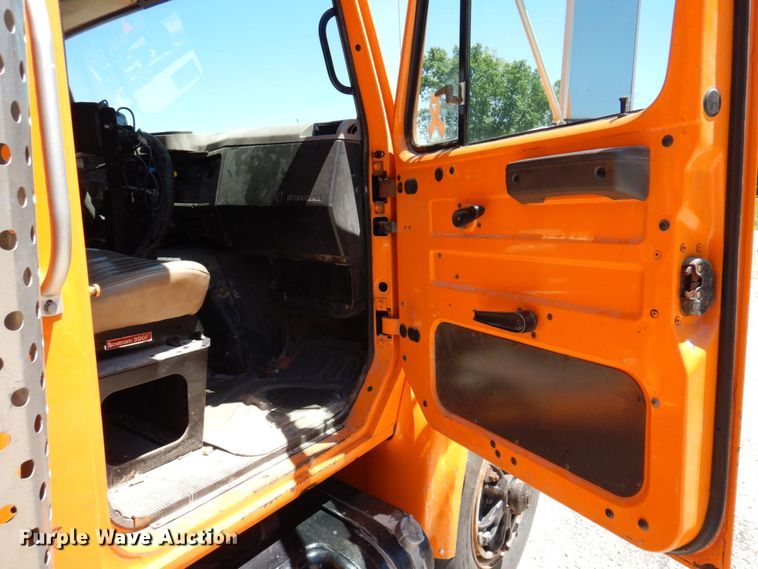 image for item DP5579 2000 International 4900  dump truck