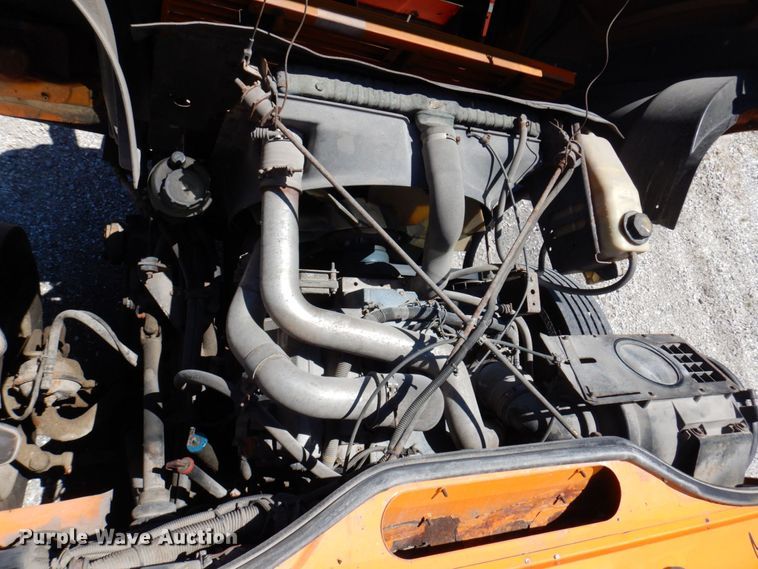 image for item DP5579 2000 International 4900  dump truck