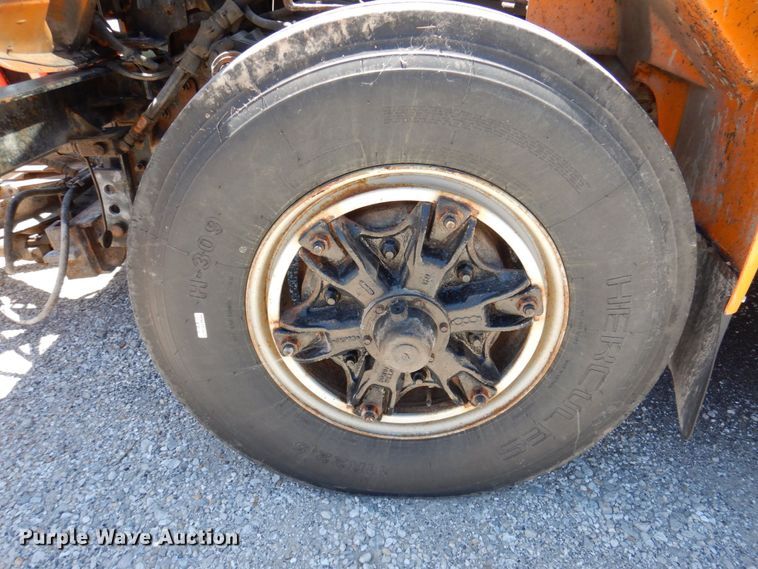 image for item DP5579 2000 International 4900  dump truck