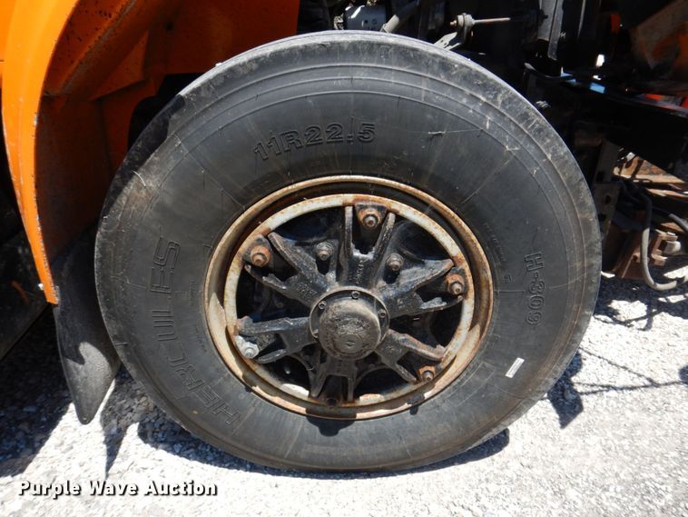 image for item DP5579 2000 International 4900  dump truck