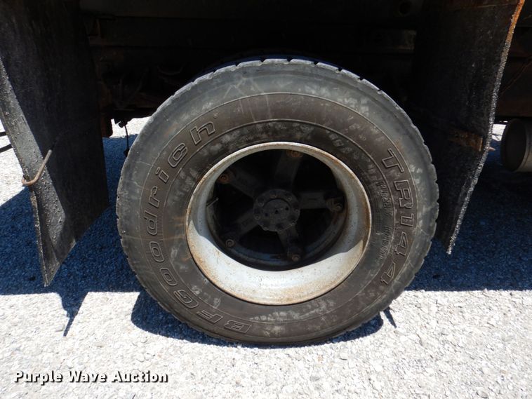 image for item DP5579 2000 International 4900  dump truck