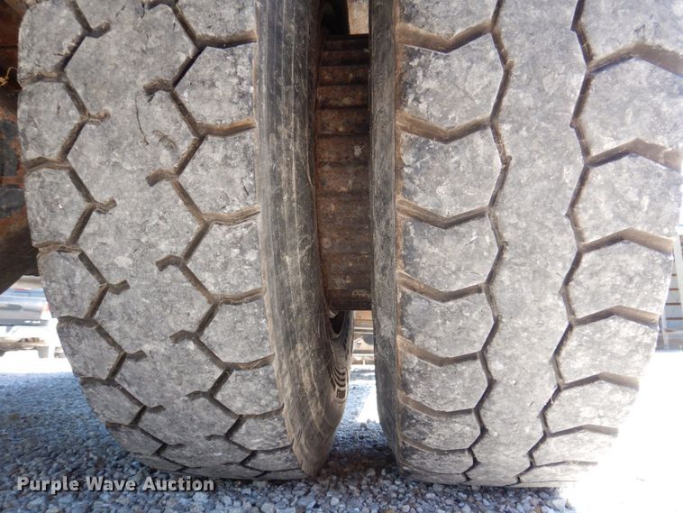 image for item DP5579 2000 International 4900  dump truck