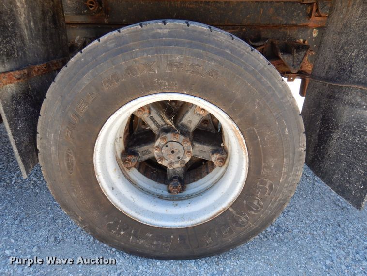 image for item DP5579 2000 International 4900  dump truck