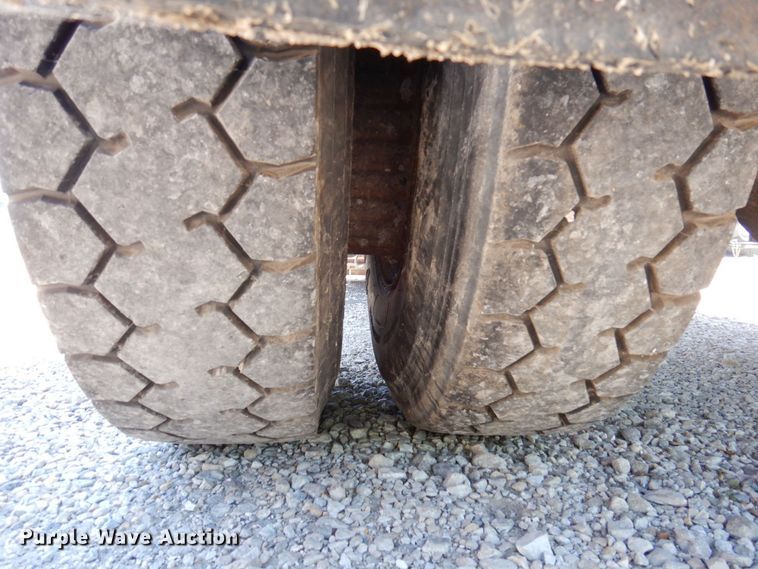 image for item DP5579 2000 International 4900  dump truck