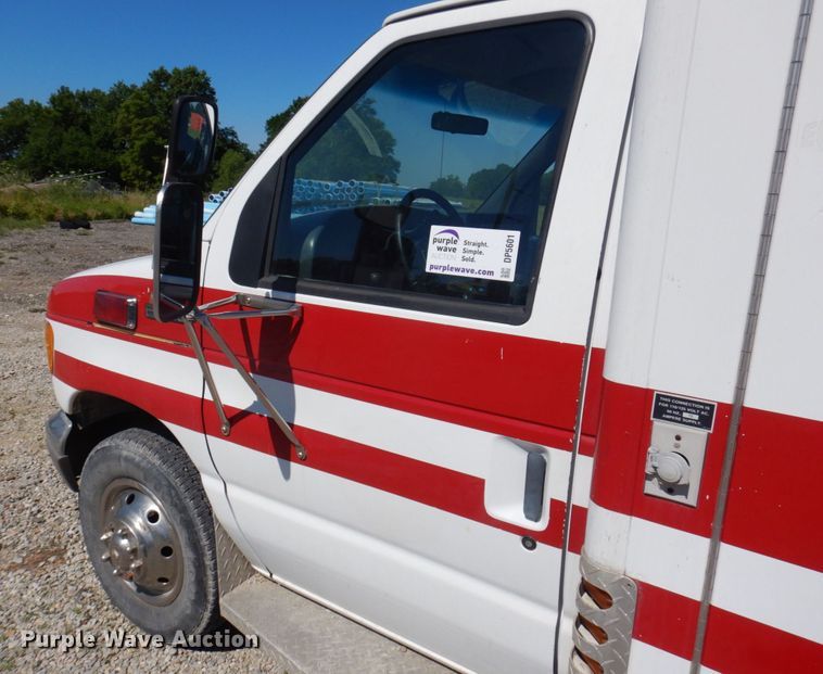 image for item DP5601 1994 Ford E350  ambulance