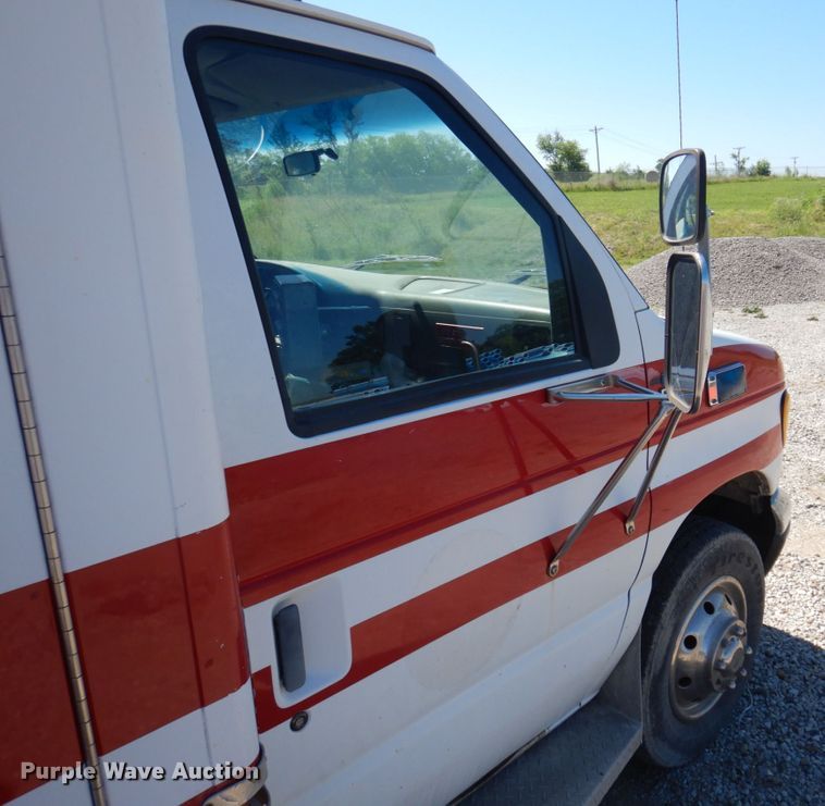 image for item DP5601 1994 Ford E350  ambulance