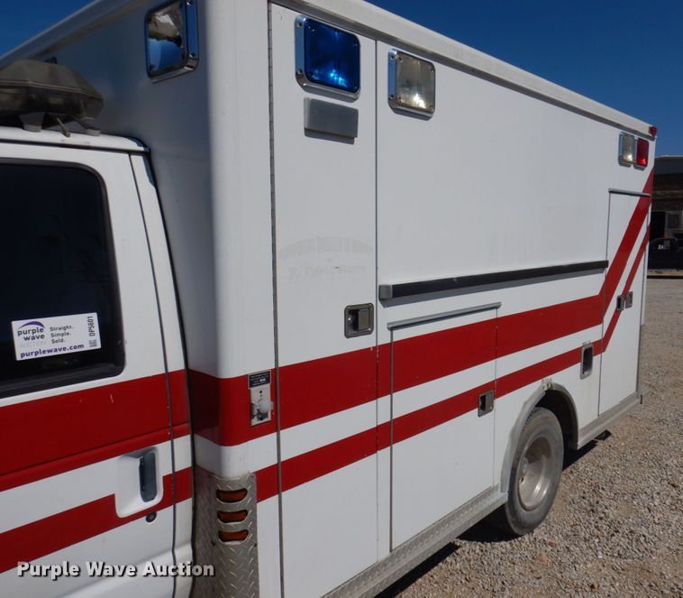 image for item DP5601 1994 Ford E350  ambulance