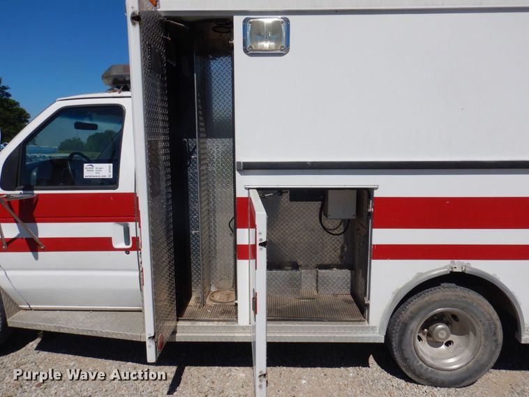 image for item DP5601 1994 Ford E350  ambulance