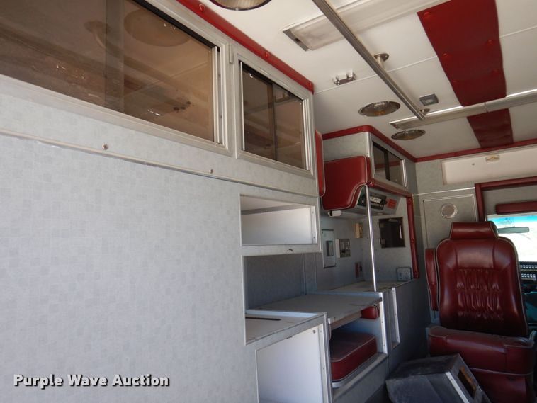 image for item DP5601 1994 Ford E350  ambulance