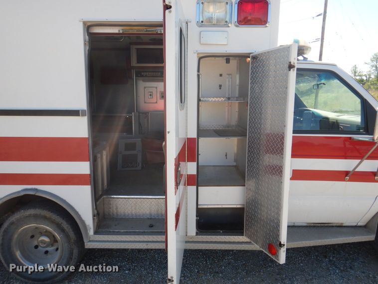 image for item DP5601 1994 Ford E350  ambulance