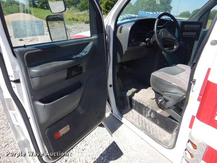 image for item DP5601 1994 Ford E350  ambulance