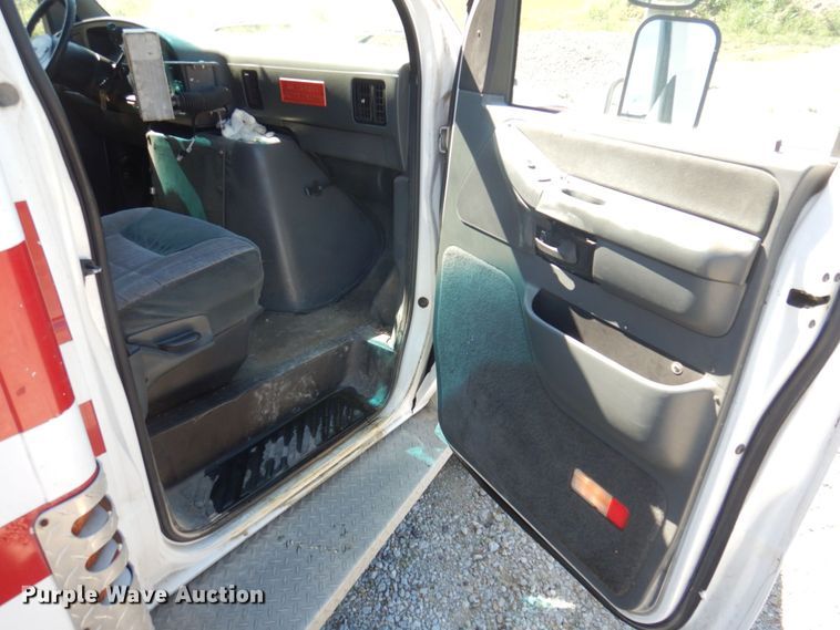 image for item DP5601 1994 Ford E350  ambulance