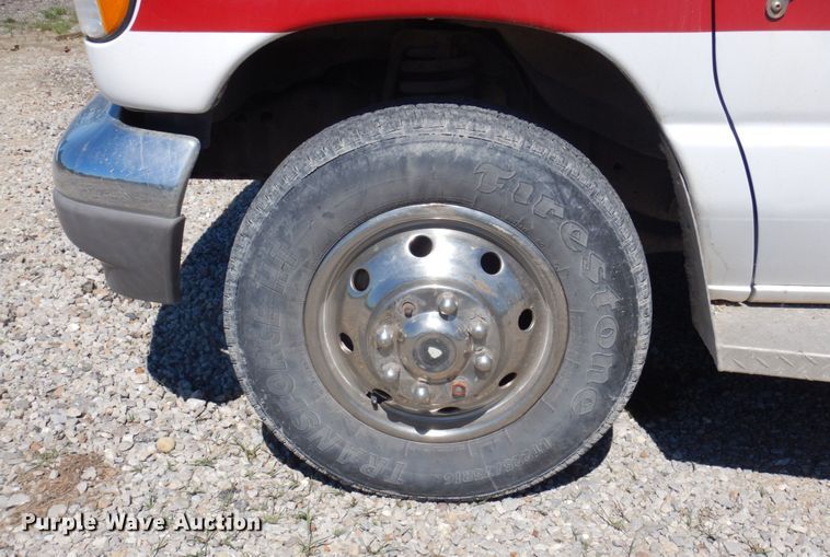 image for item DP5601 1994 Ford E350  ambulance