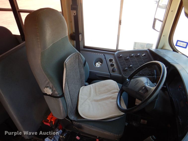 image for item DR1859 2006 IC PB105  school bus