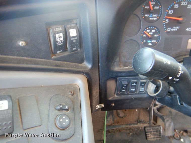 image for item DR1859 2006 IC PB105  school bus