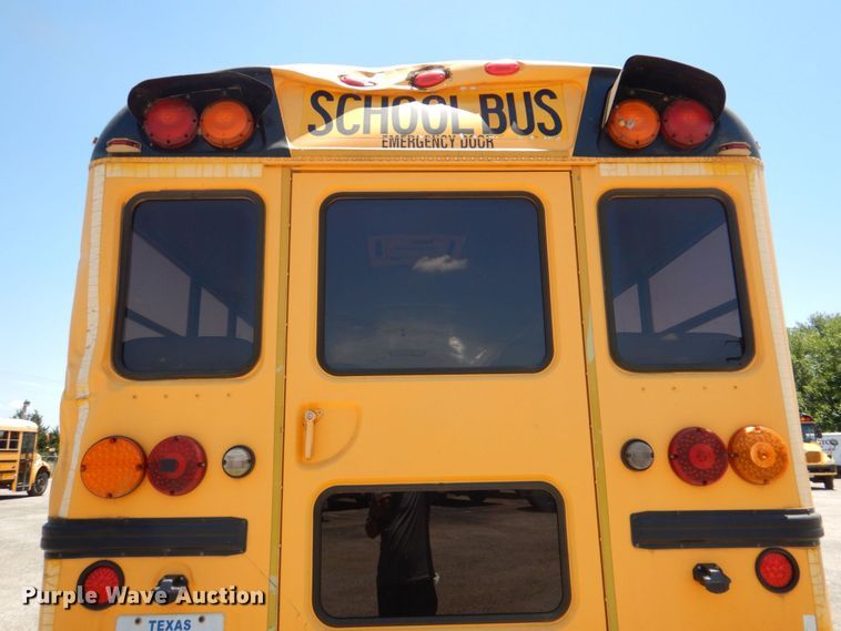 image for item DR1861 2005 IC PB105  school bus
