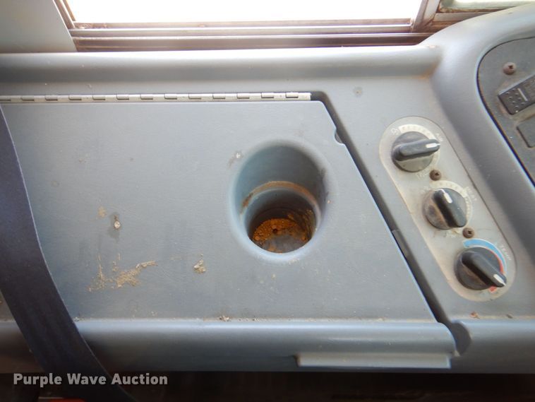 image for item DR1861 2005 IC PB105  school bus