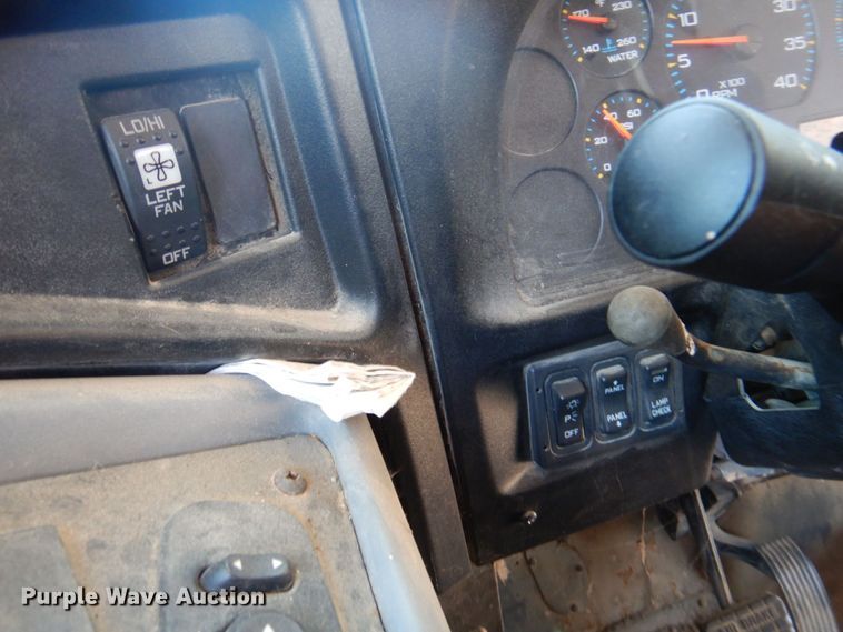 image for item DR1861 2005 IC PB105  school bus