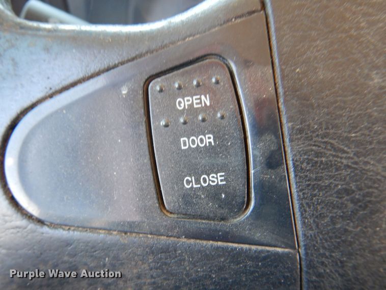 image for item DR1861 2005 IC PB105  school bus