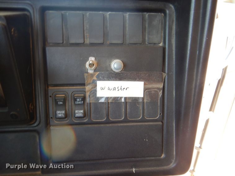 image for item DR1861 2005 IC PB105  school bus