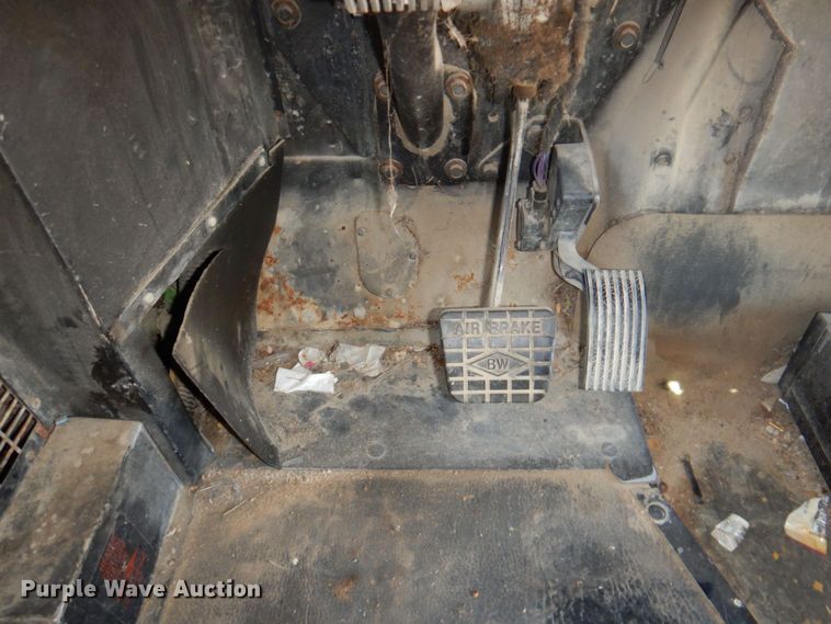 image for item DR1861 2005 IC PB105  school bus