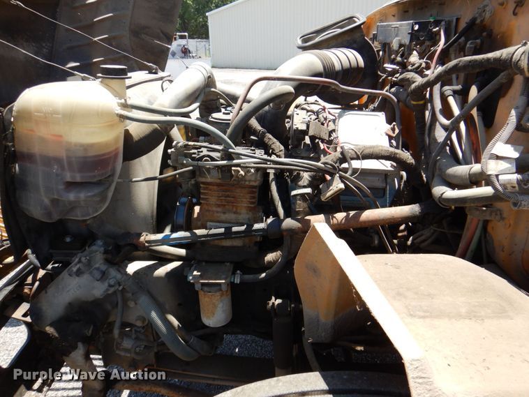 image for item DR1861 2005 IC PB105  school bus