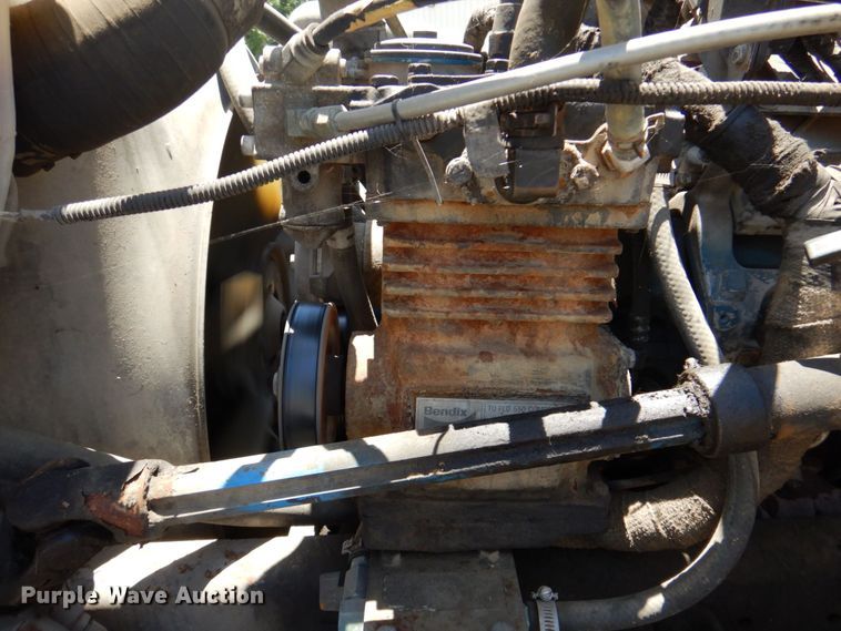 image for item DR1861 2005 IC PB105  school bus