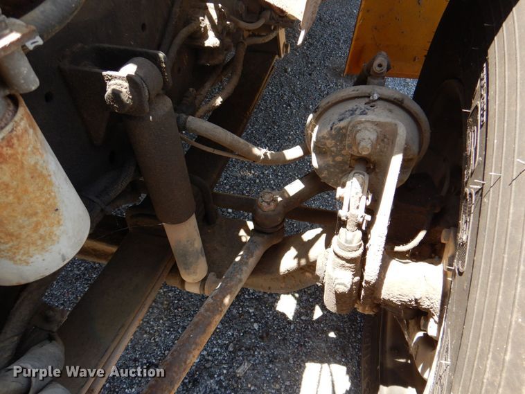 image for item DR1861 2005 IC PB105  school bus