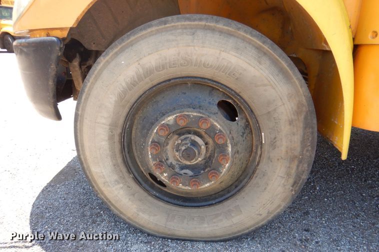 image for item DR1861 2005 IC PB105  school bus