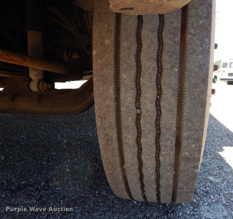 image for item DR1861 2005 IC PB105  school bus