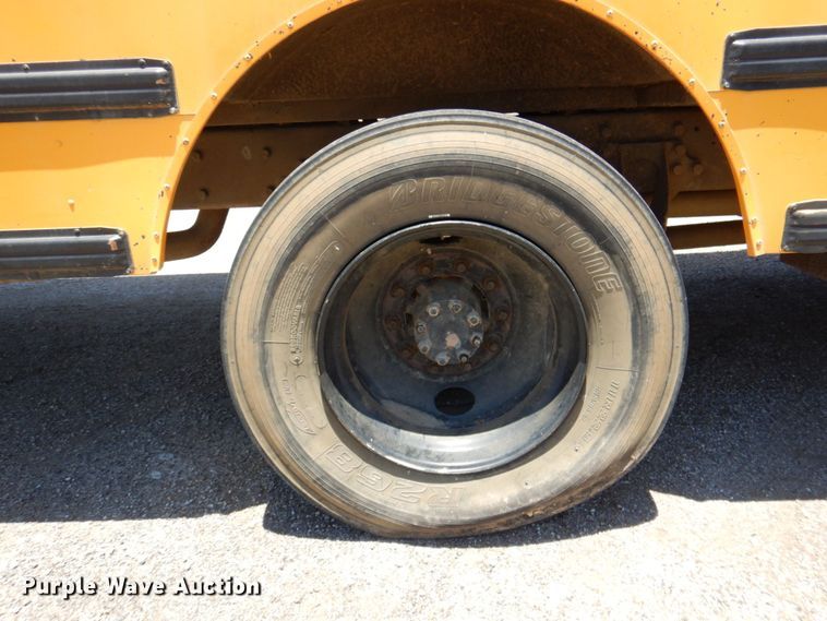 image for item DR1861 2005 IC PB105  school bus