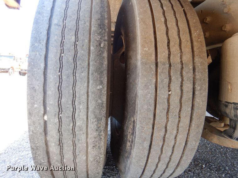 image for item DR1861 2005 IC PB105  school bus