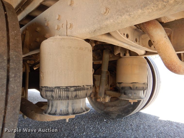 image for item DR1861 2005 IC PB105  school bus