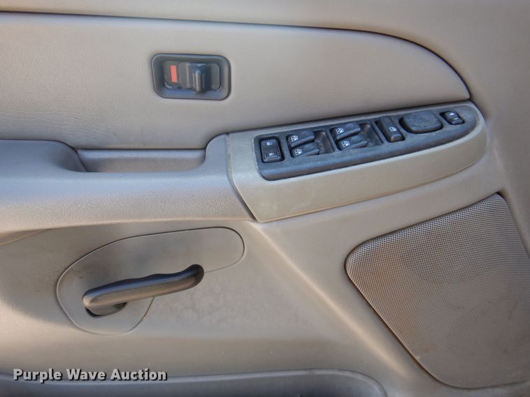 image for item DR1862 2005 Chevrolet Suburban  SUV