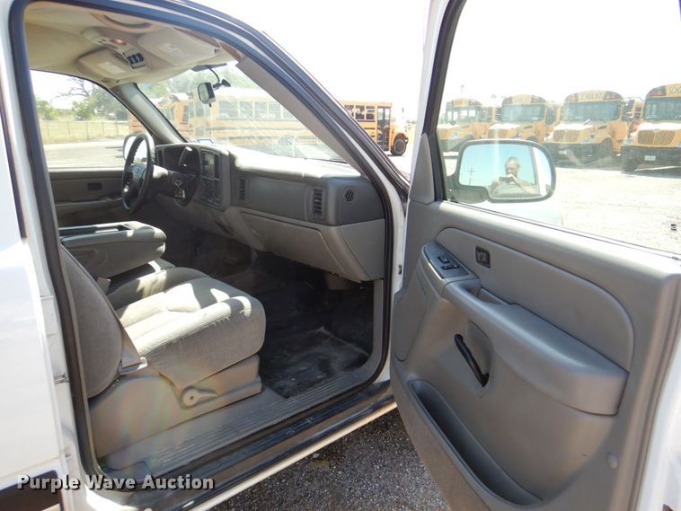 image for item DR1862 2005 Chevrolet Suburban  SUV