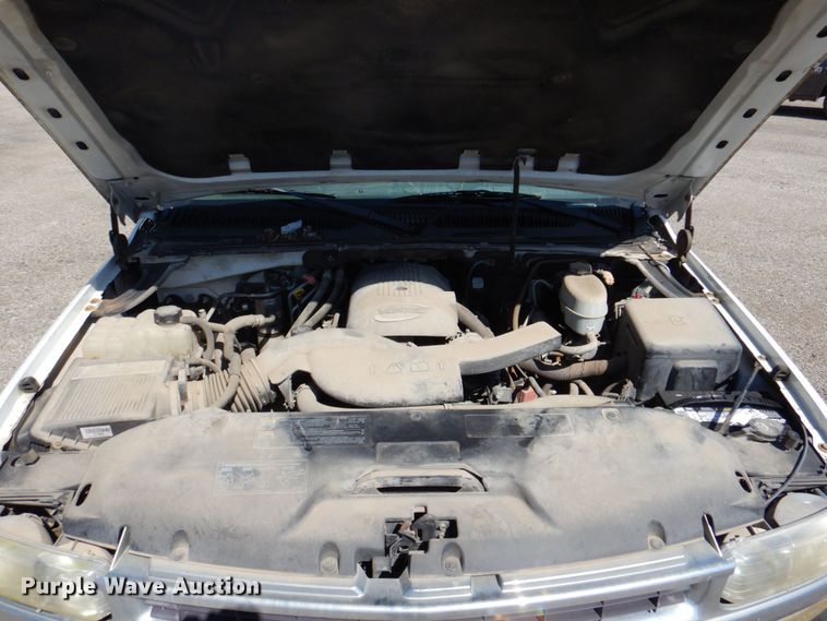 image for item DR1862 2005 Chevrolet Suburban  SUV