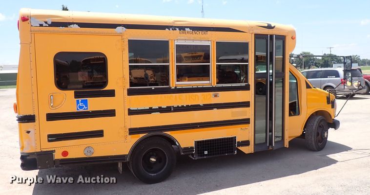 image for item DS7203 2000 Chevrolet Express  school bus
