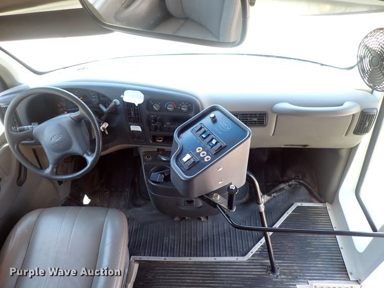 image for item DS7203 2000 Chevrolet Express  school bus