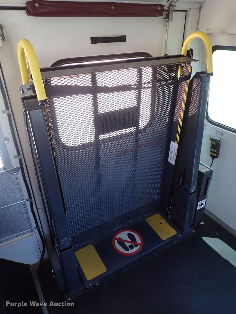 image for item DS7203 2000 Chevrolet Express  school bus