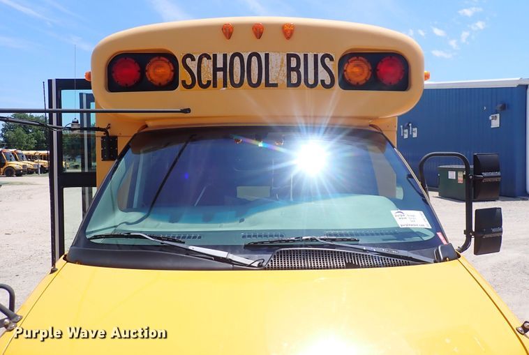image for item DS7203 2000 Chevrolet Express  school bus
