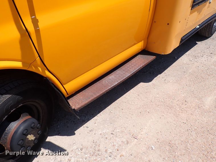 image for item DS7203 2000 Chevrolet Express  school bus