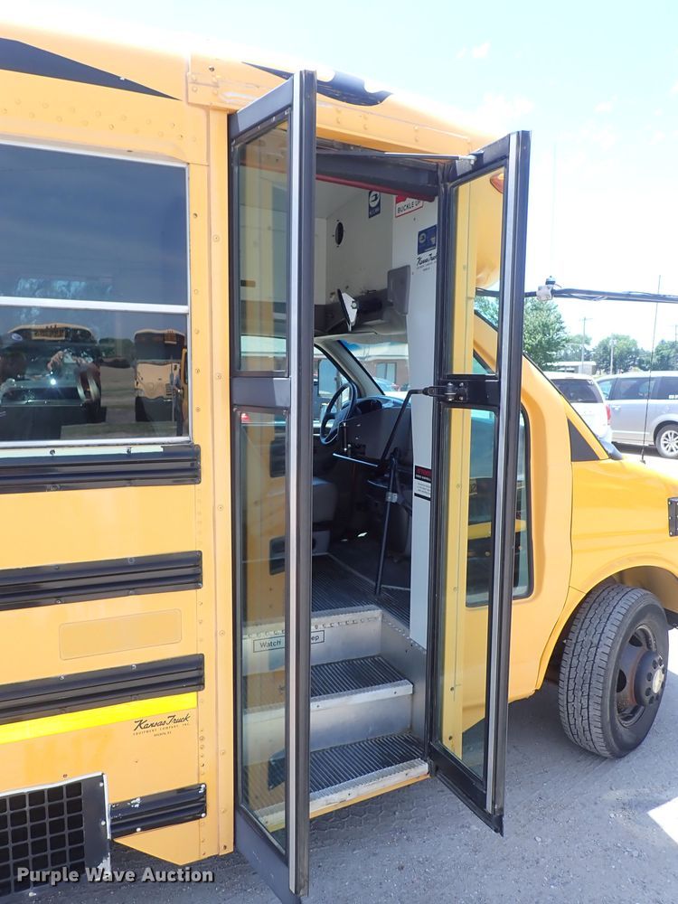 image for item DS7203 2000 Chevrolet Express  school bus