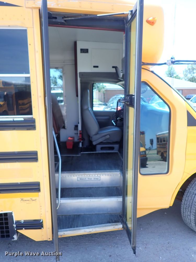 image for item DS7203 2000 Chevrolet Express  school bus