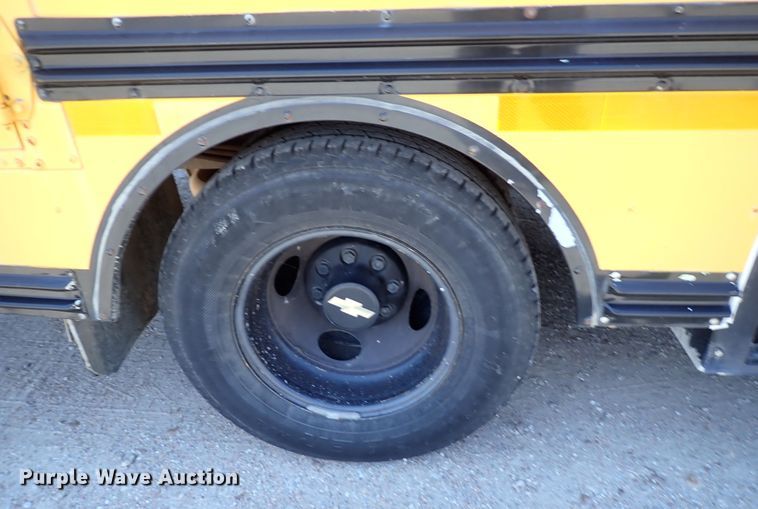 image for item DS7203 2000 Chevrolet Express  school bus