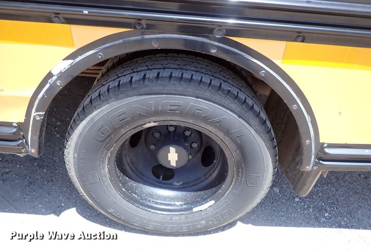 image for item DS7203 2000 Chevrolet Express  school bus