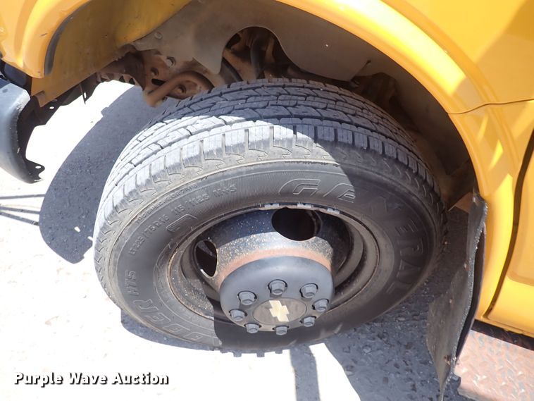 image for item DS7203 2000 Chevrolet Express  school bus