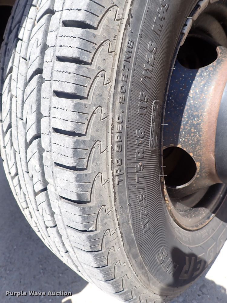 image for item DS7203 2000 Chevrolet Express  school bus