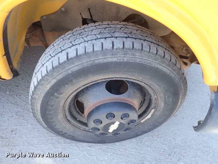 image for item DS7203 2000 Chevrolet Express  school bus