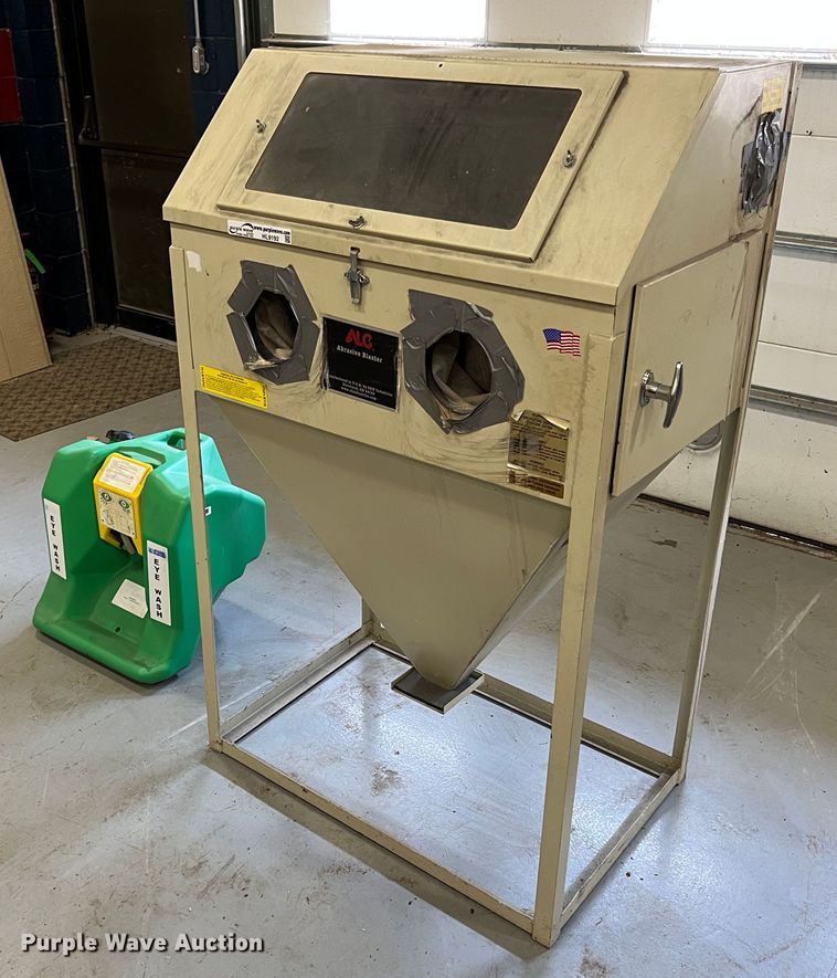 image for item HL9192 Sand blasting cabinet